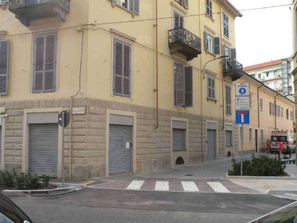 negozio in vendita a Torino in zona Rebaudengo