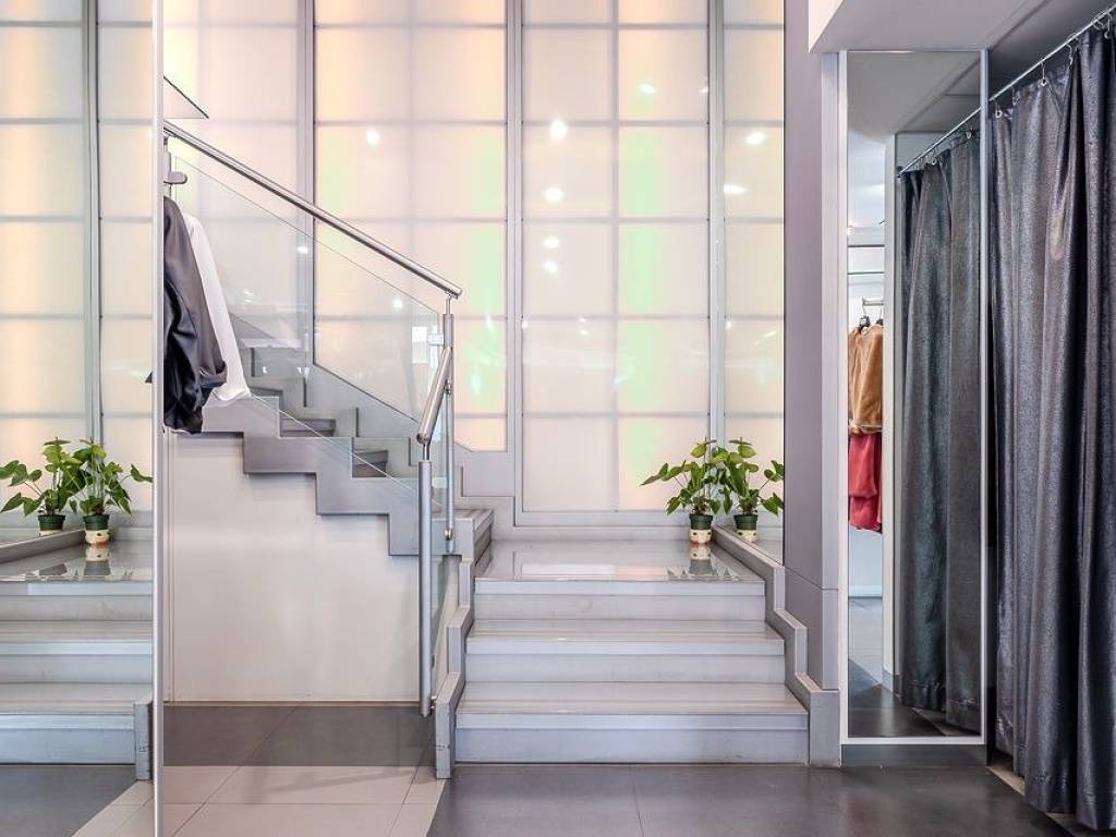 negozio in vendita a Torino in zona Lingotto