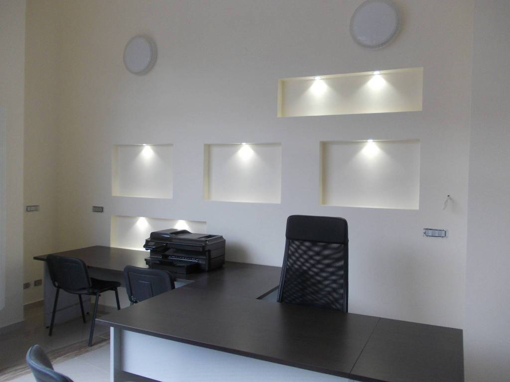 negozio in vendita a Torino in zona Mirafiori Nord