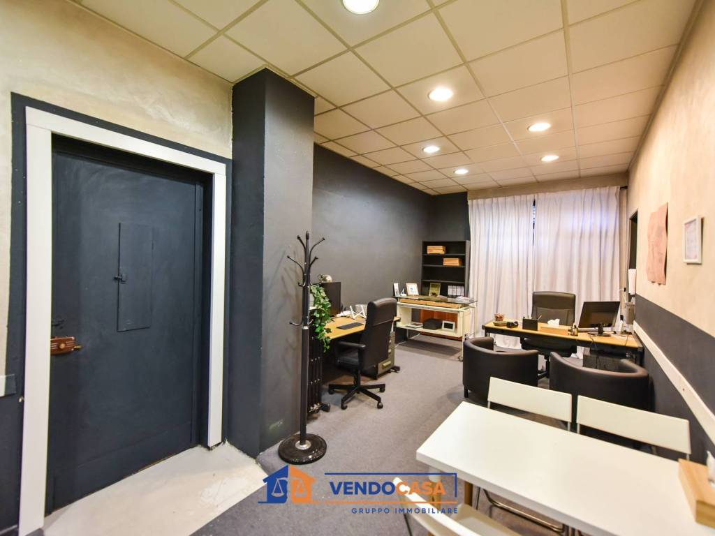 negozio in vendita a Torino in zona Cit Turin