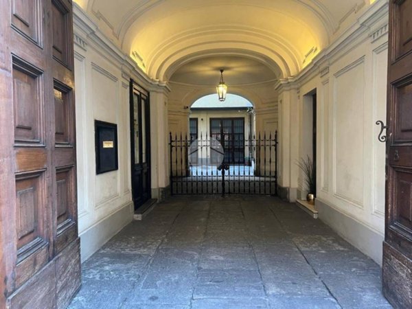 locale commerciale in vendita a Torino in zona Centro Storico