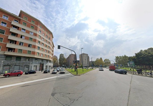 locale commerciale in vendita a Torino in zona Crocetta
