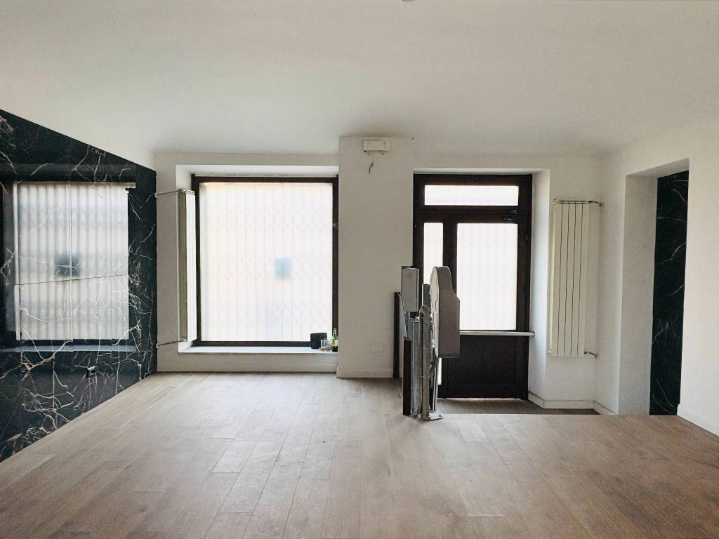 negozio in vendita a Torino in zona Vallette