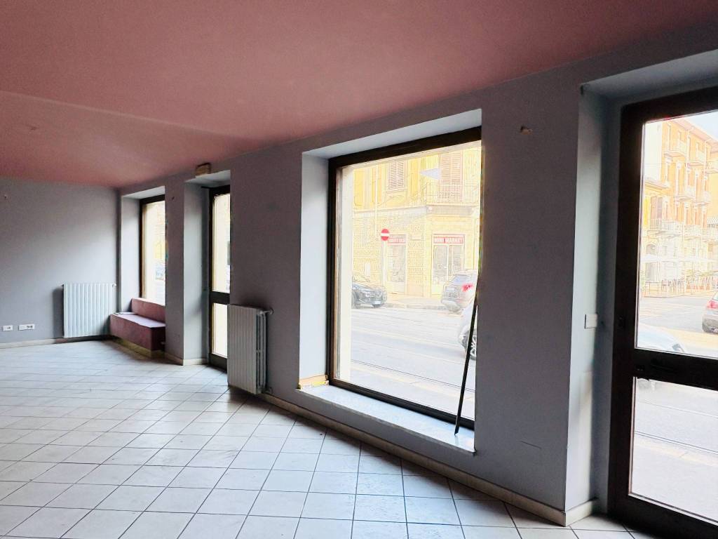 negozio in vendita a Torino in zona Madonna di Campagna