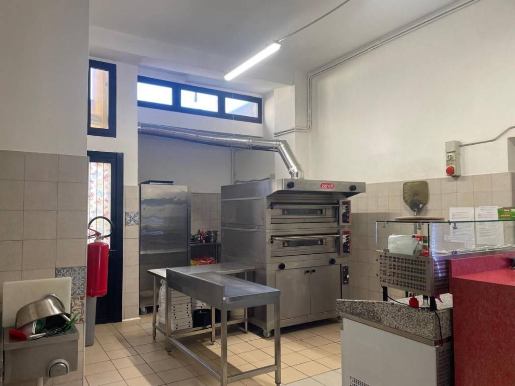 negozio in vendita a Torino in zona Parella