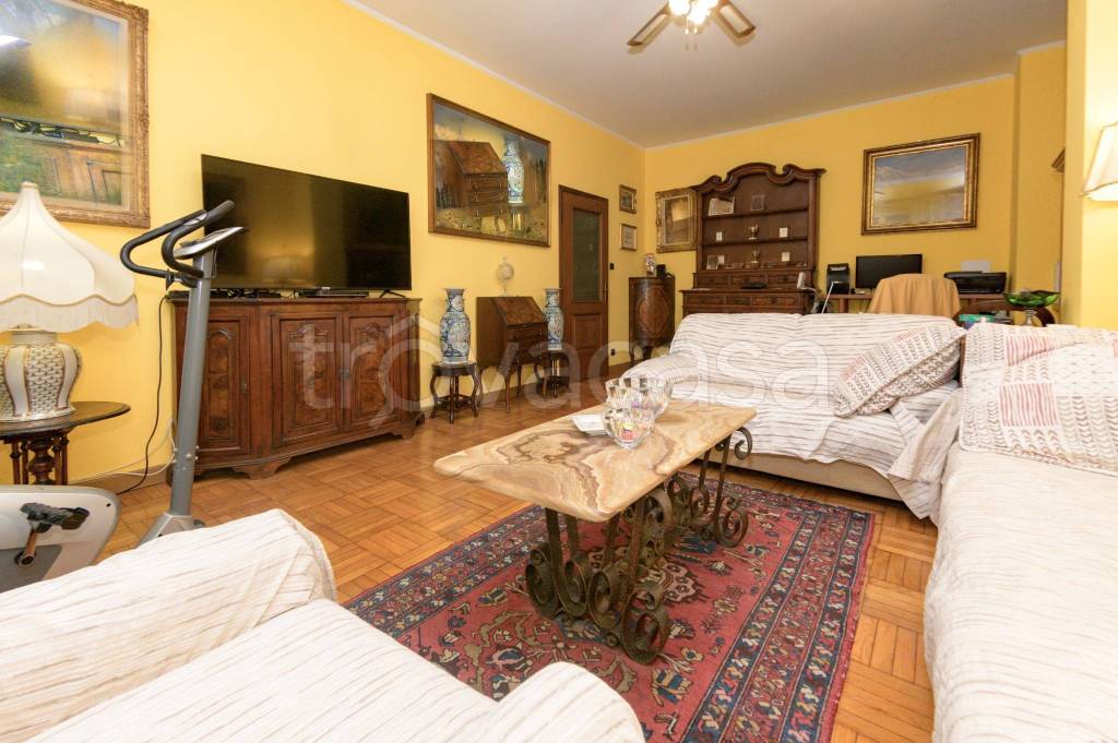 appartamento in vendita a Torino in zona Cit Turin