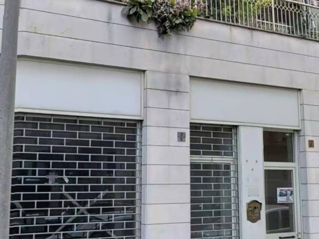 negozio in vendita a Torino in zona Madonna di Campagna