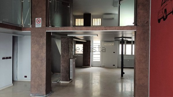 negozio in vendita a Torino in zona Regio Parco