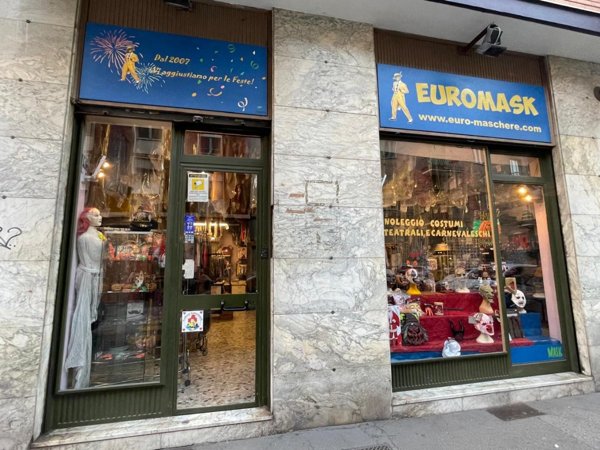 negozio in vendita a Torino in zona Parella