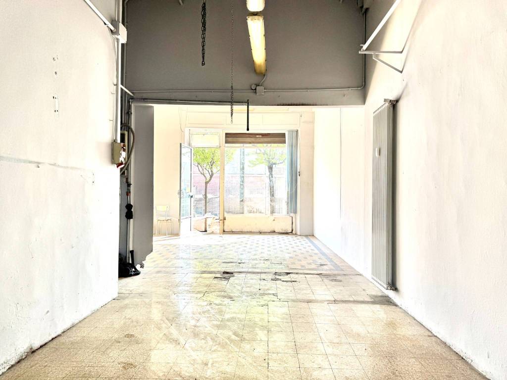 negozio in vendita a Torino in zona Lucento