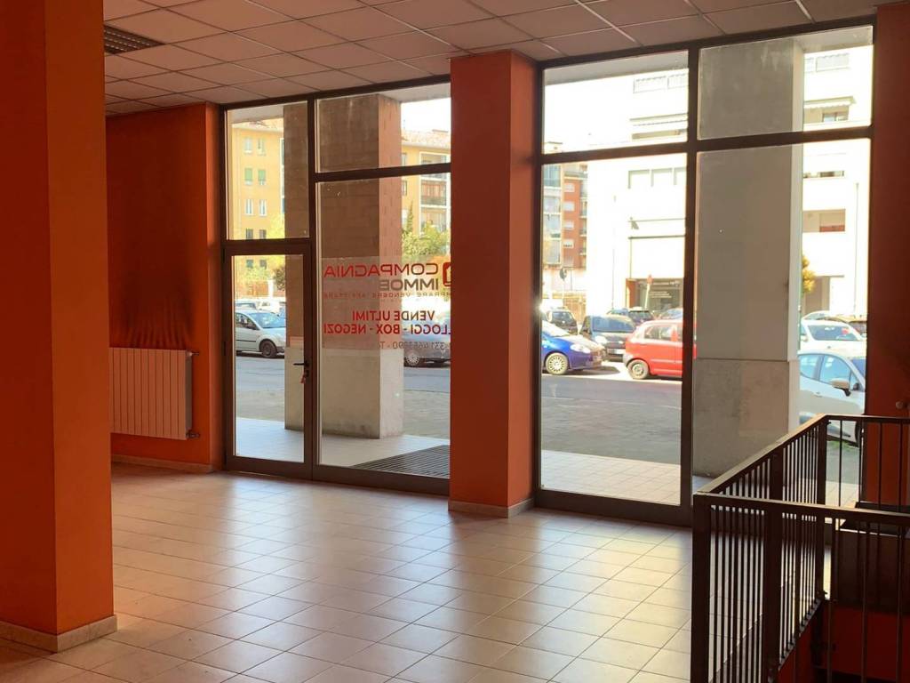 negozio in vendita a Torino in zona Madonna di Campagna