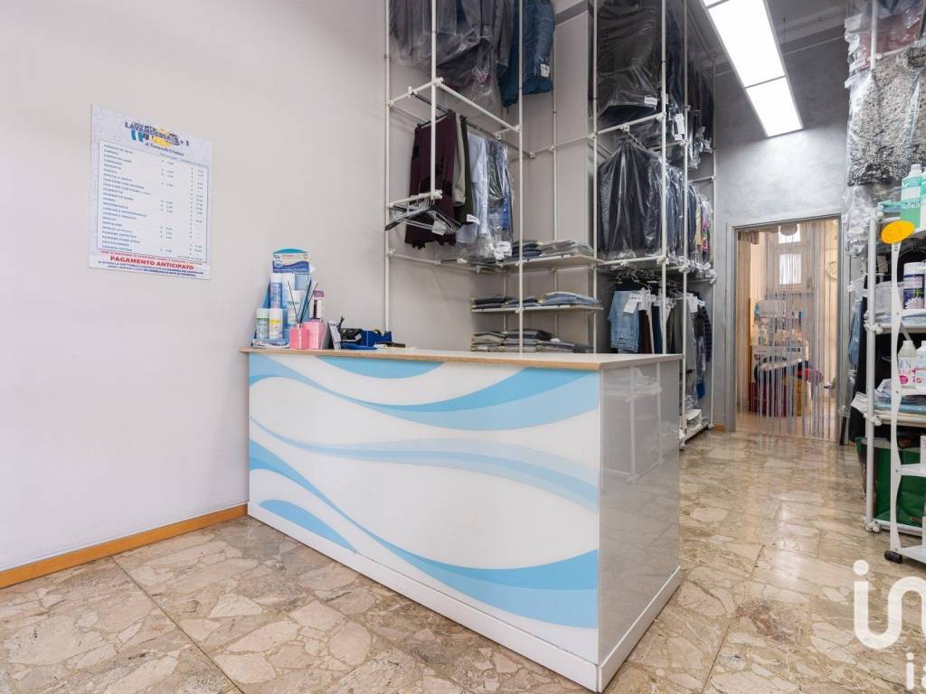 negozio in vendita a Torino in zona Pozzo Strada