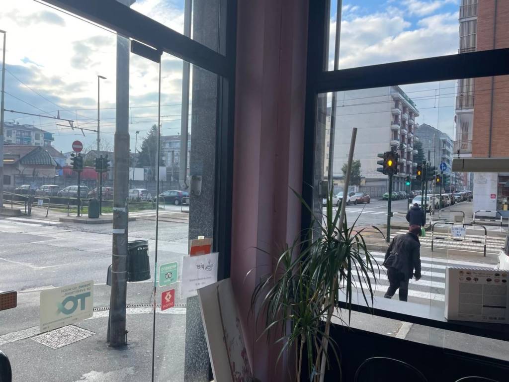 locale commerciale in vendita a Torino in zona Madonna di Campagna