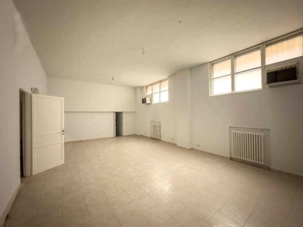 locale commerciale in vendita a Torino in zona San Salvario