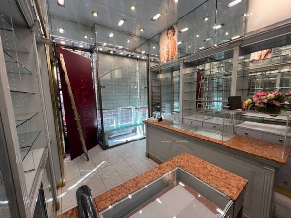 negozio in vendita a Torino in zona Vanchiglia