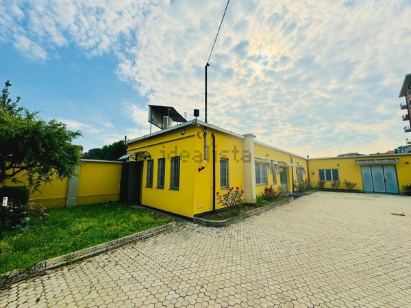 locale di sgombero in vendita a Torino in zona Lucento