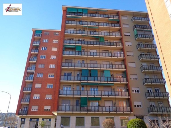 negozio in vendita a Torino in zona Lucento