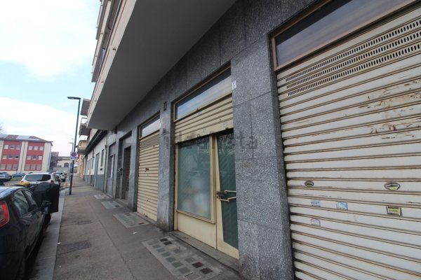 locale commerciale in vendita a Torino in zona Lingotto