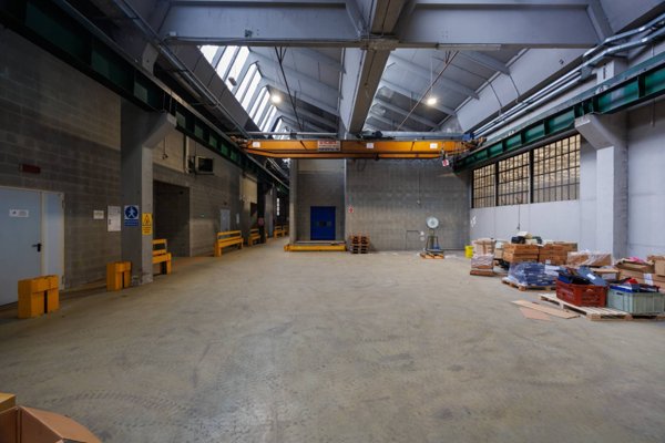 capannone in vendita a Torino in zona Mirafiori Nord