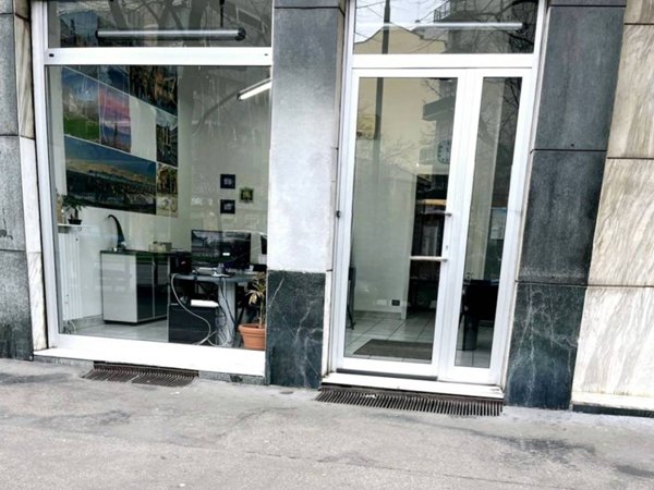 negozio in vendita a Torino in zona Santa Rita