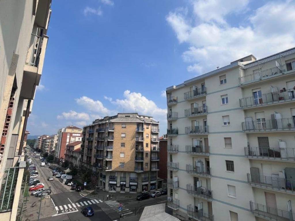 appartamento in vendita a Torino in zona Borgata Vittoria