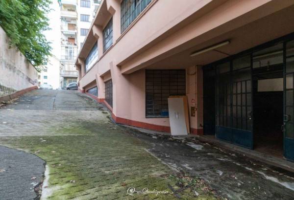 locale commerciale in vendita a Torino in zona Borgata Vittoria