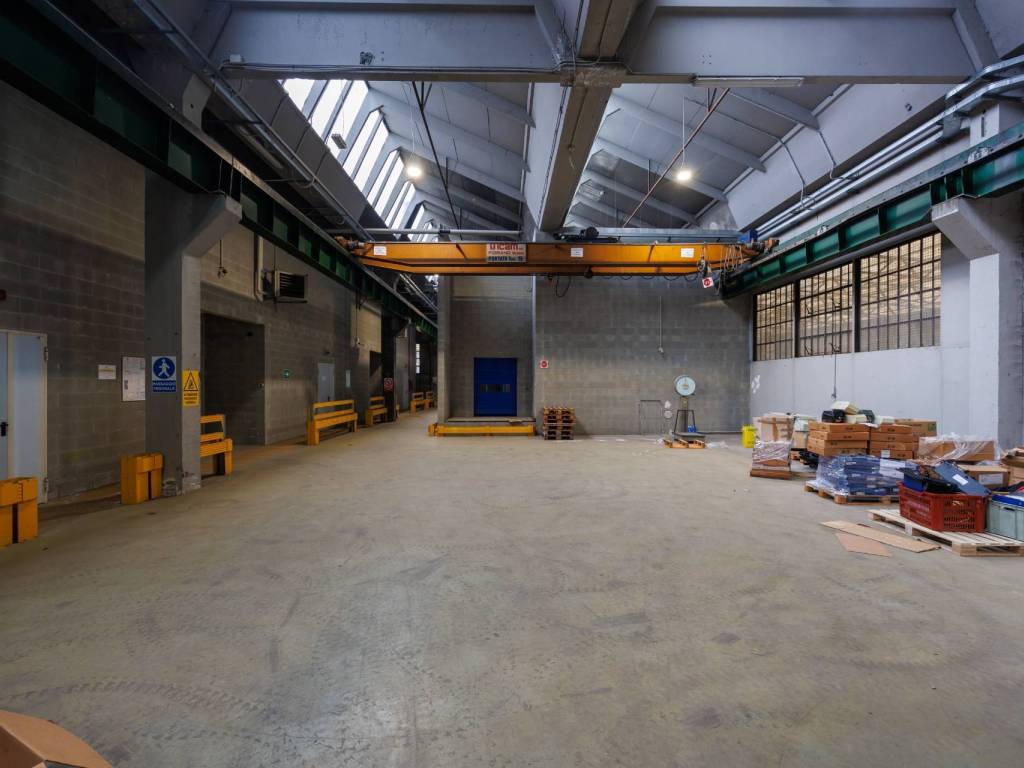 locale commerciale in vendita a Torino in zona Mirafiori Nord