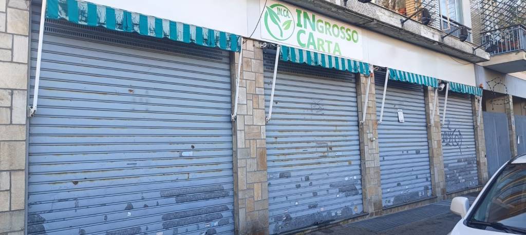negozio in vendita a Torino in zona Mirafiori Sud