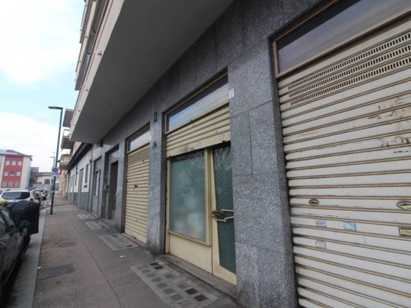 negozio in vendita a Torino in zona Lingotto