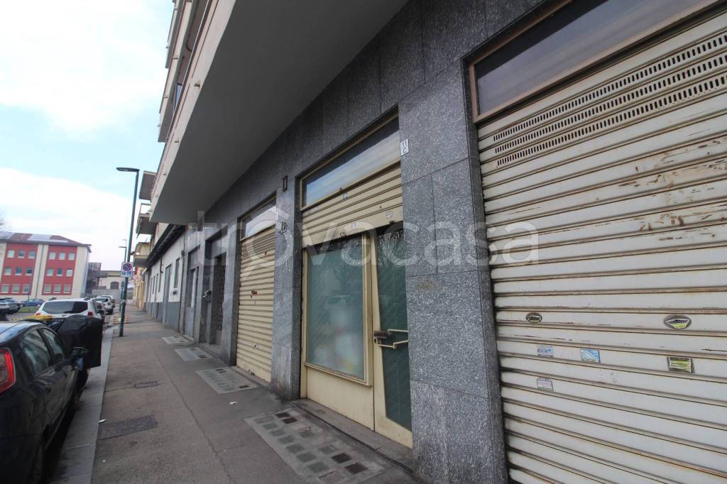 negozio in vendita a Torino in zona Lingotto