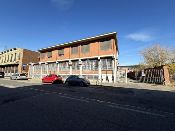 capannone in vendita a Torino in zona Madonna di Campagna