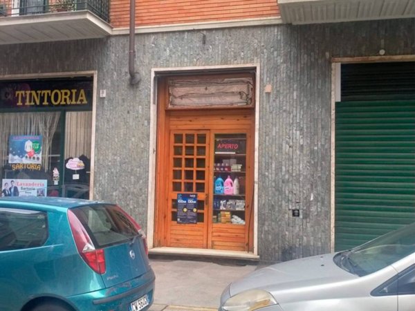 negozio in vendita a Torino in zona Borgata Vittoria