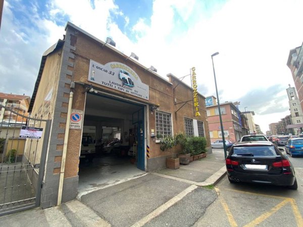 locale commerciale in vendita a Torino in zona Pozzo Strada