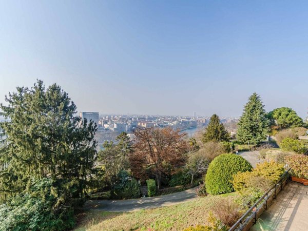 appartamento in vendita a Torino in zona Cavoretto