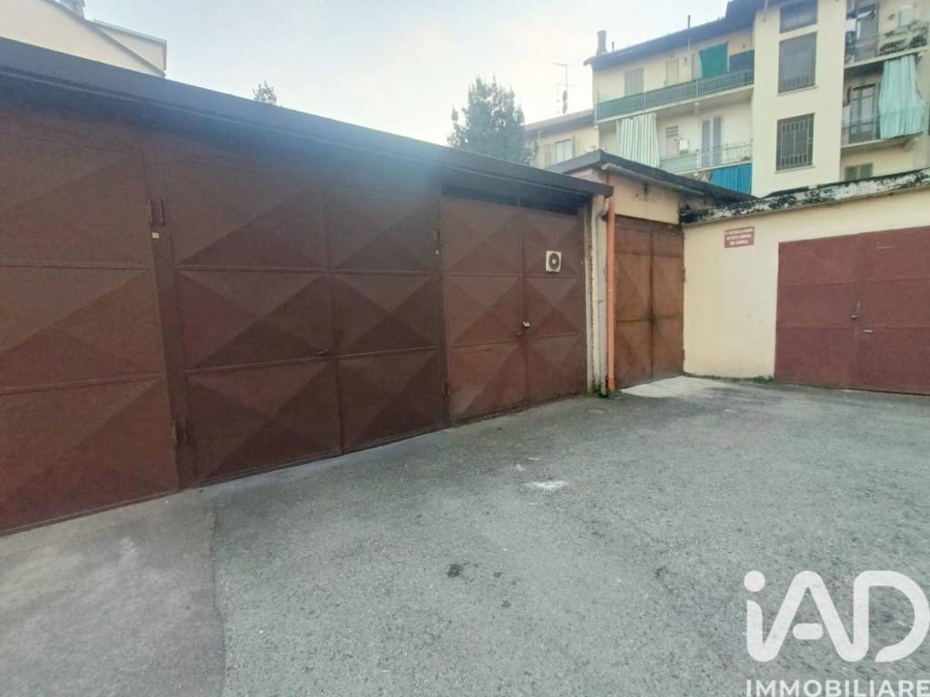 locale di sgombero in vendita a Torino in zona Cenisia