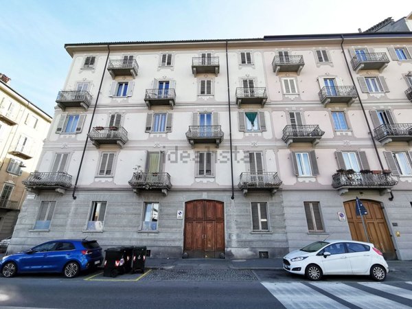 appartamento in vendita a Torino in zona Cit Turin