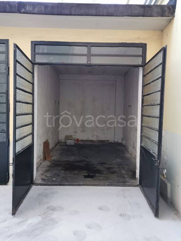 negozio in vendita a Torino in zona Borgata Vittoria