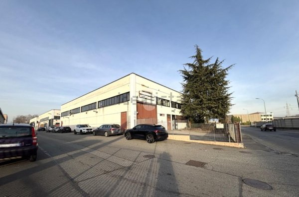 capannone in vendita a Torino in zona Barca