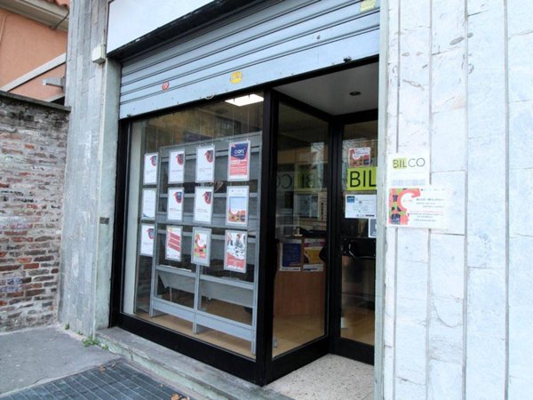 negozio in vendita a Torino in zona Lingotto
