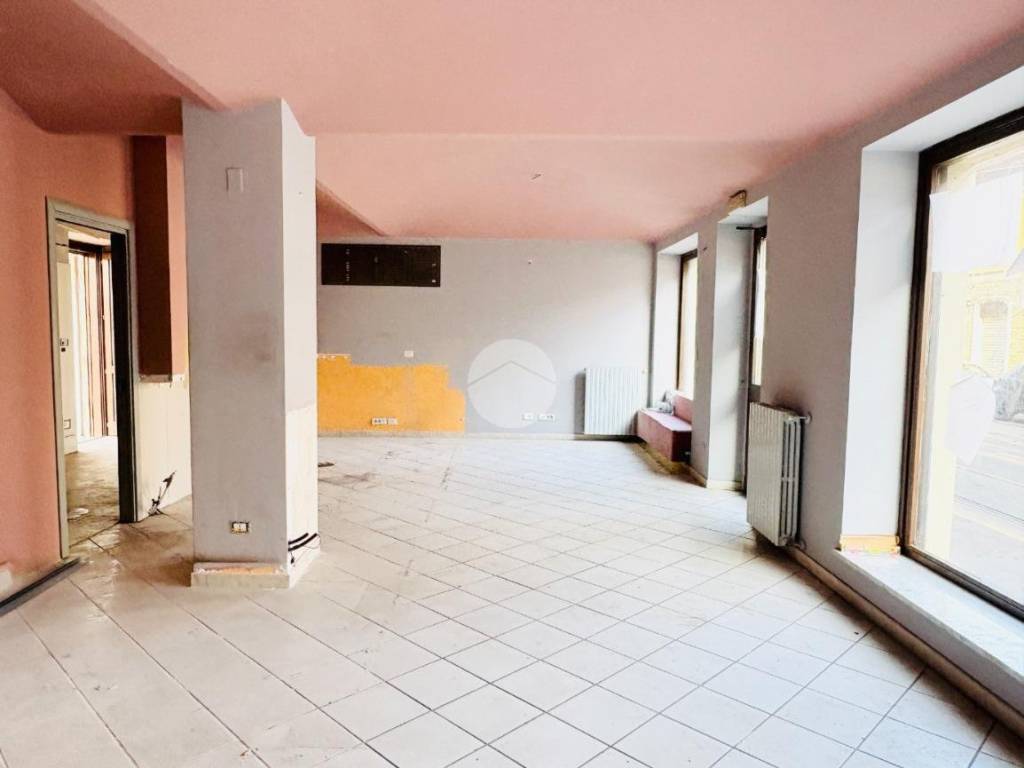 negozio in vendita a Torino in zona Lucento