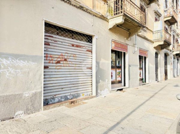negozio in vendita a Torino in zona Borgata Vittoria