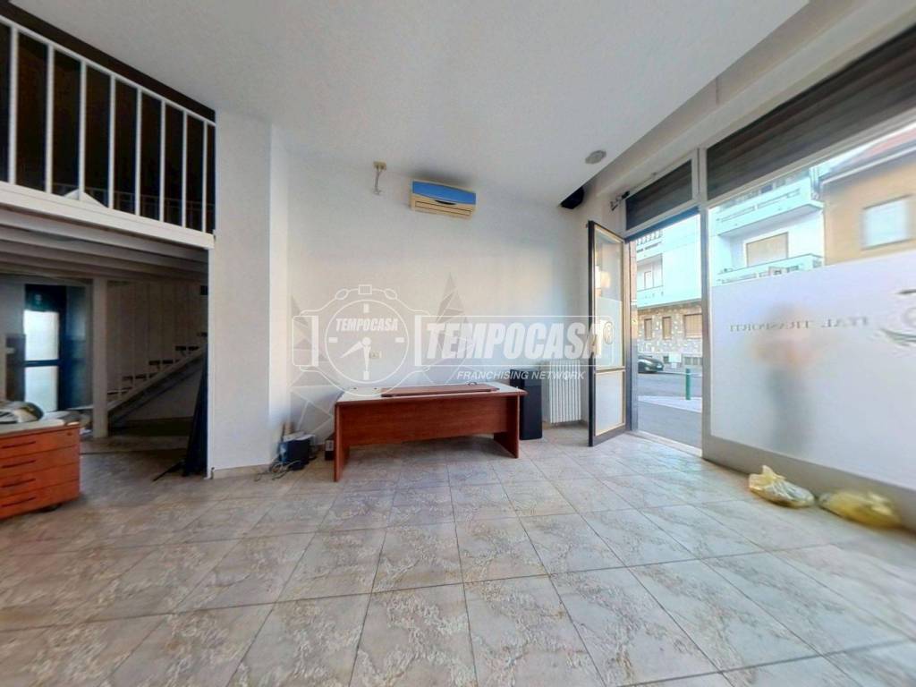negozio in vendita a Torino in zona Borgata Vittoria