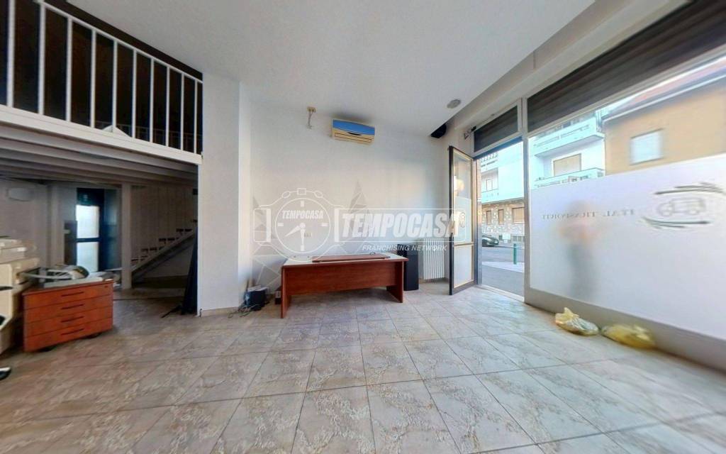 negozio in vendita a Torino in zona Borgata Vittoria