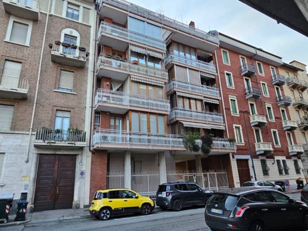appartamento in vendita a Torino in zona Cit Turin