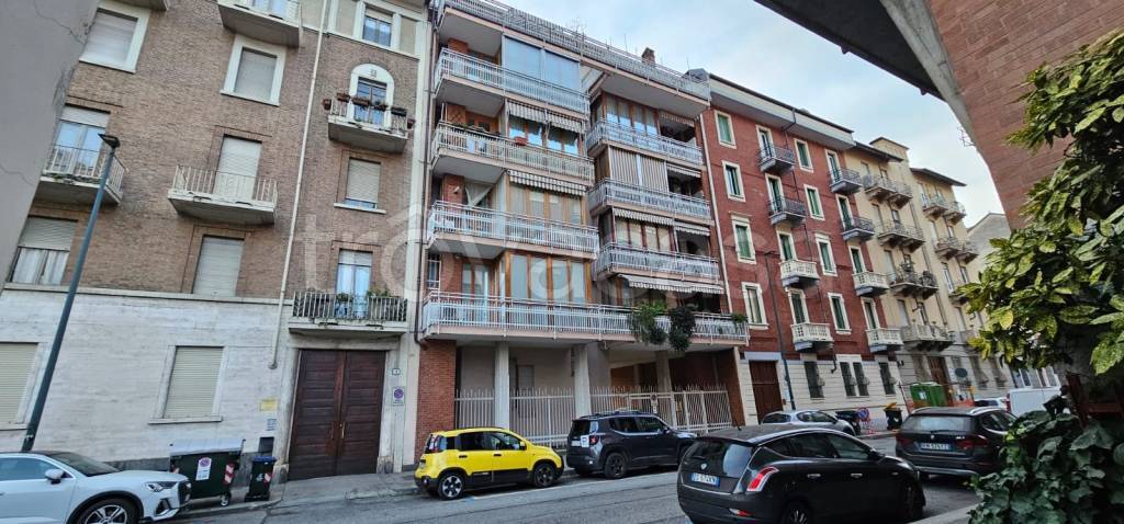 appartamento in vendita a Torino in zona Cit Turin