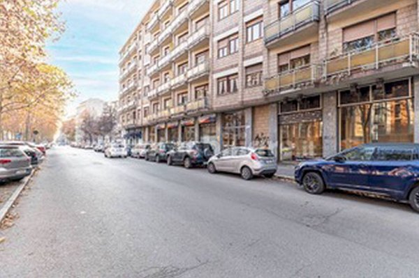 negozio in vendita a Torino in zona Parella