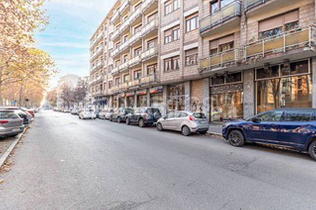 negozio in vendita a Torino in zona Parella