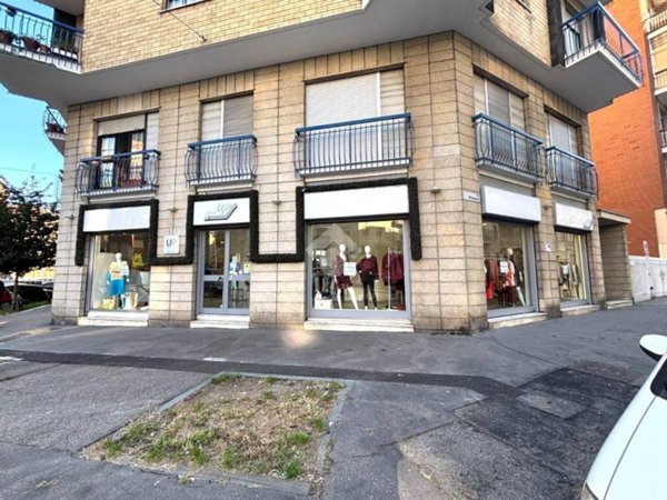 negozio in vendita a Torino in zona Borgata Vittoria