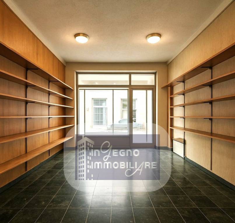 negozio in vendita a Torino in zona Madonna di Campagna