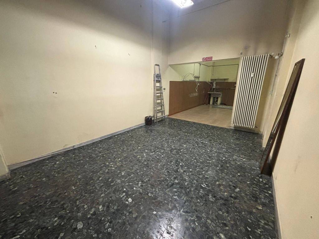 negozio in vendita a Torino in zona Vallette